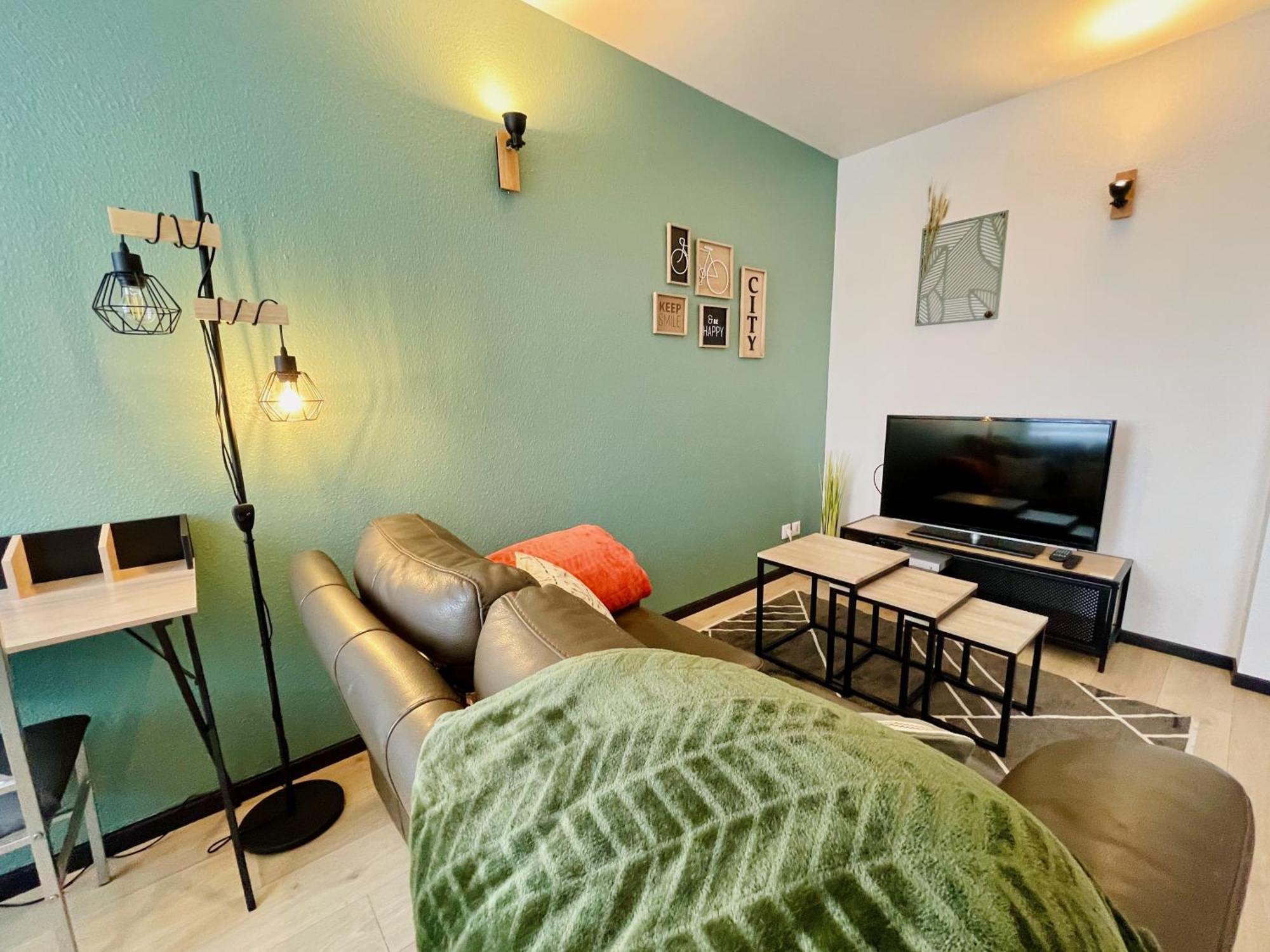 Joli Appartement Avec Parking Montbéliard Exterior foto